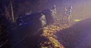 Samochód wypadł z jezdni i dachował - zdjęcie 4