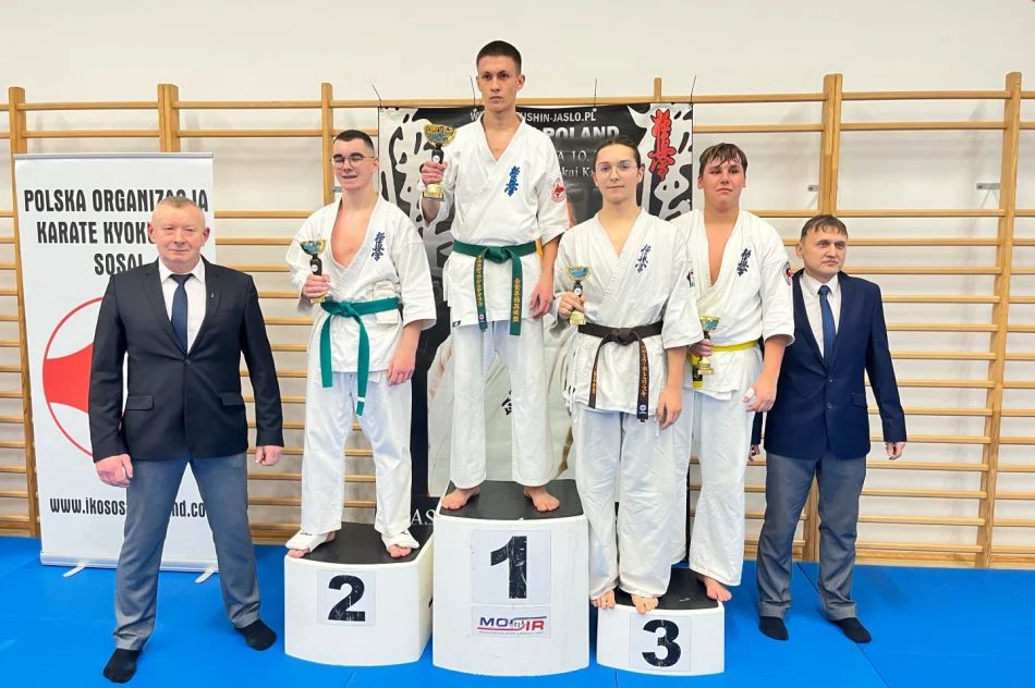 14 pucharów dla karateków z ARS Limanowa-JONIEC TEAM podczas Otwartych Mistrzostw Jasła w Karate Kyokushin - zdjęcie 4