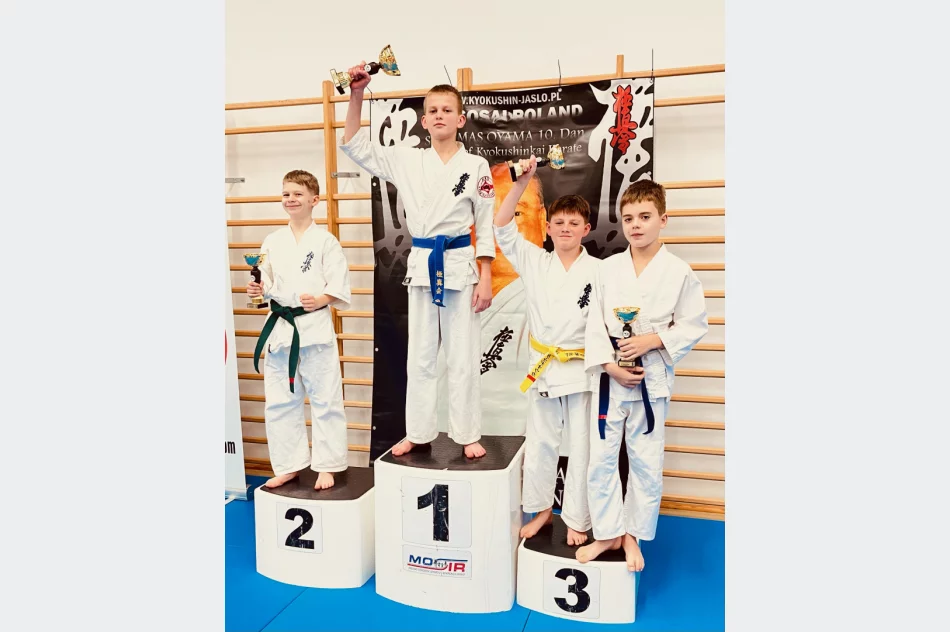14 pucharów dla karateków z ARS Limanowa-JONIEC TEAM podczas Otwartych Mistrzostw Jasła w Karate Kyokushin - zdjęcie 5