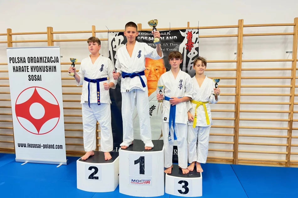 14 pucharów dla karateków z ARS Limanowa-JONIEC TEAM podczas Otwartych Mistrzostw Jasła w Karate Kyokushin - zdjęcie 6
