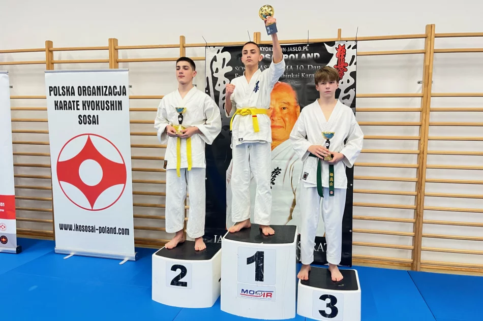 14 pucharów dla karateków z ARS Limanowa-JONIEC TEAM podczas Otwartych Mistrzostw Jasła w Karate Kyokushin - zdjęcie 7