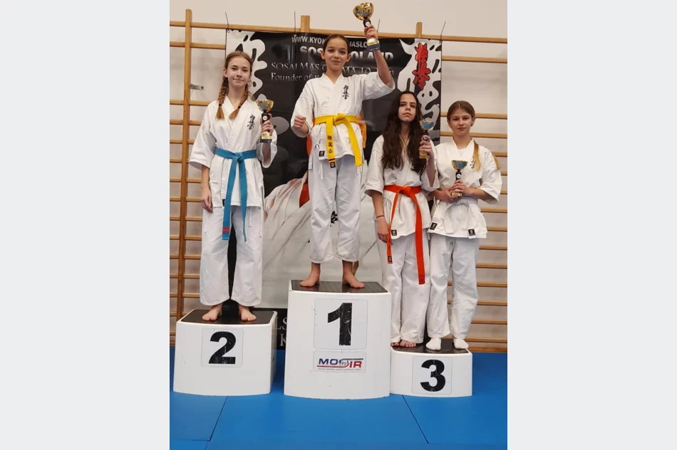 14 pucharów dla karateków z ARS Limanowa-JONIEC TEAM podczas Otwartych Mistrzostw Jasła w Karate Kyokushin - zdjęcie 9