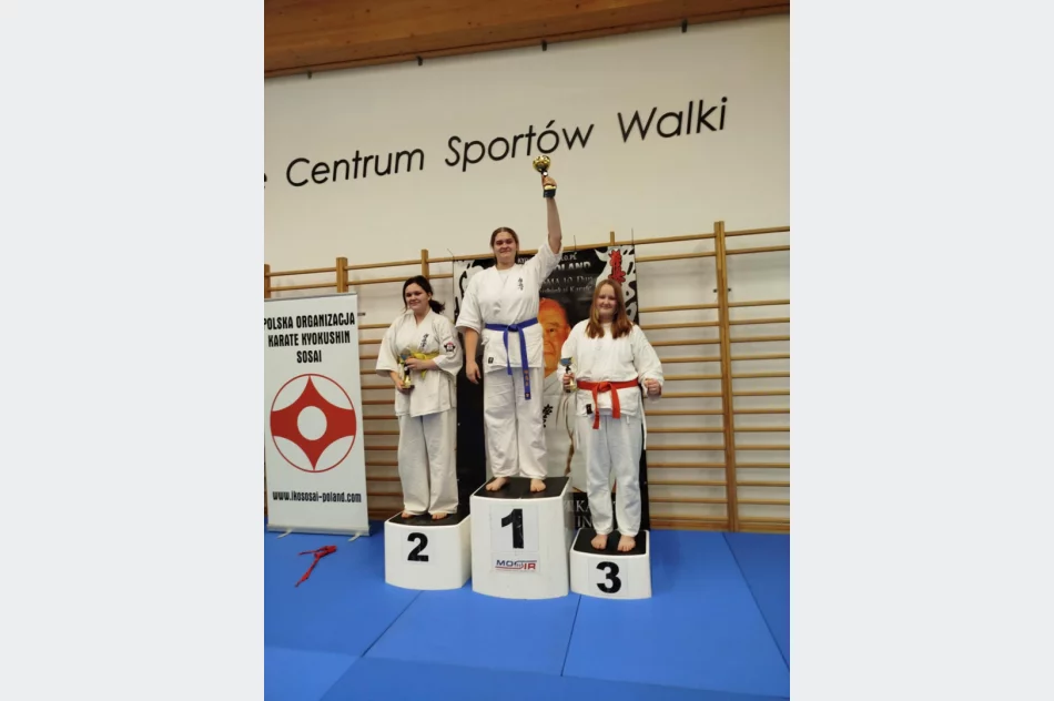 14 pucharów dla karateków z ARS Limanowa-JONIEC TEAM podczas Otwartych Mistrzostw Jasła w Karate Kyokushin - zdjęcie 10