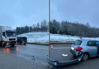 Zderzenie ciężarówki z osobówką - zdjęcie główne