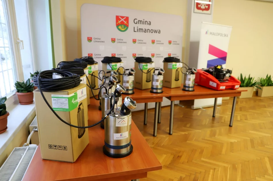Uroczyste przekazanie pomp 8 jednostkom OSP z gminy Limanowa - zdjęcie 2