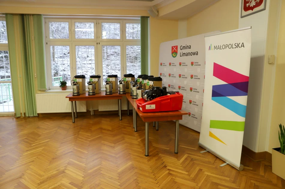 Uroczyste przekazanie pomp 8 jednostkom OSP z gminy Limanowa - zdjęcie 3