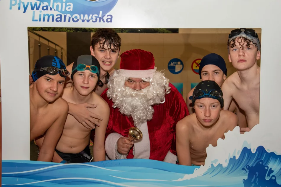 Mikołajkowa zabawa na Pływalni Limanowskiej (ZDJĘCIA) - zdjęcie 3