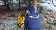 Policjanci uratowali mężczyznę przed zamarznięciem w lesie - zdjęcie 2