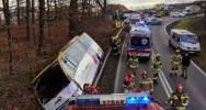 Wypadek autobusu. Droga Limanowa-Bochnia zablokowana - zdjęcie 3
