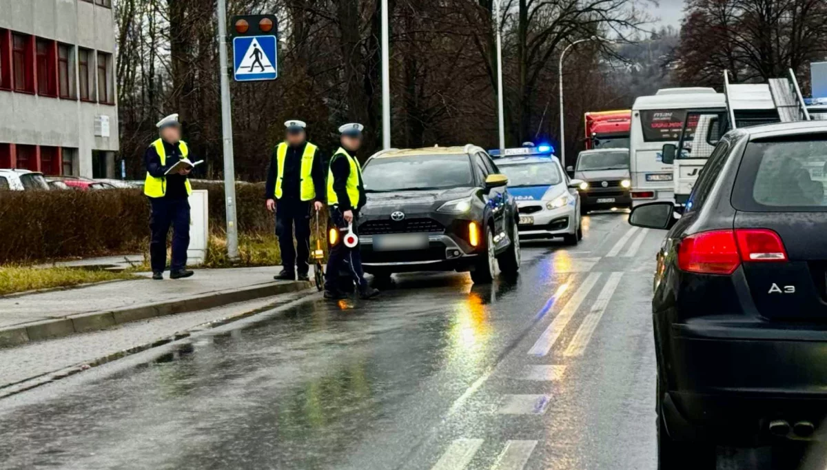 Potrącenie na przejściu i korki w całym mieście
