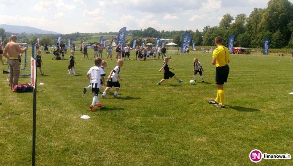 W Świdniku trwa piłkarskie święto. Świetna zabawa dla całych rodzin - zdjęcie 1