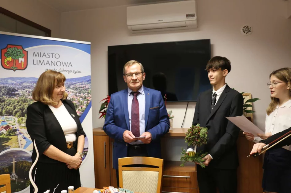 Z kolędą do Urzędu Miasta przybyli uczniowie Szkoły Podstawowej nr 2 w Limanowej - zdjęcie 5