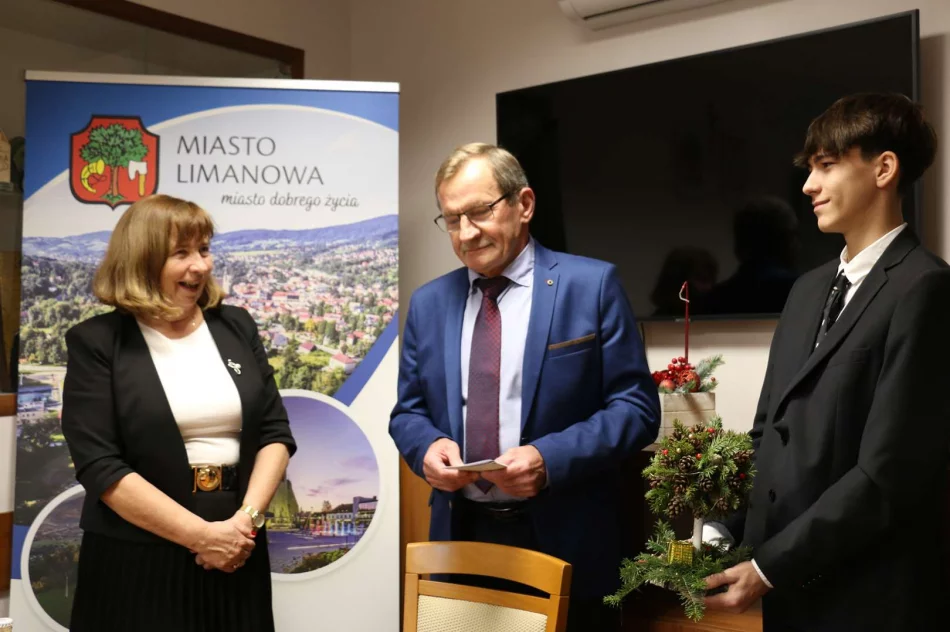 Z kolędą do Urzędu Miasta przybyli uczniowie Szkoły Podstawowej nr 2 w Limanowej - zdjęcie 8