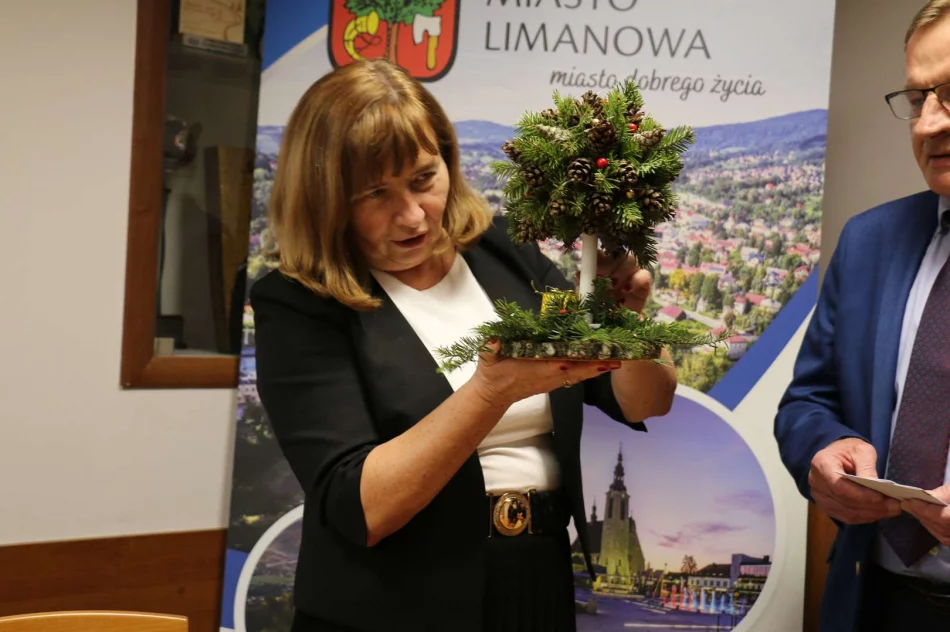 Z kolędą do Urzędu Miasta przybyli uczniowie Szkoły Podstawowej nr 2 w Limanowej - zdjęcie 13