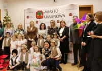 Przedszkolaki kolędowały w Urzędzie Miasta - zdjęcie główne