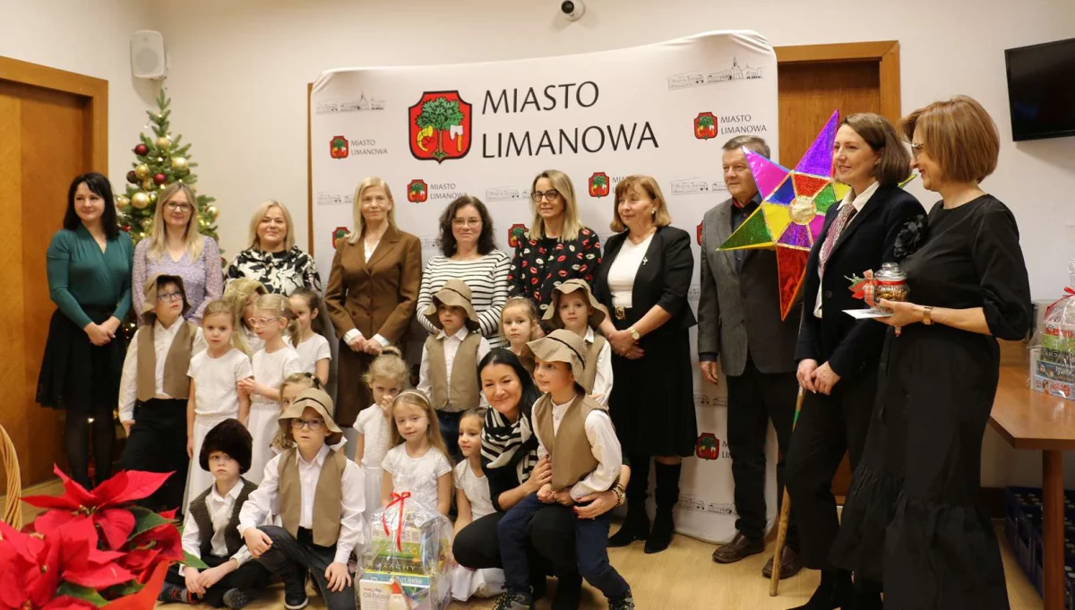 Przedszkolaki kolędowały w Urzędzie Miasta