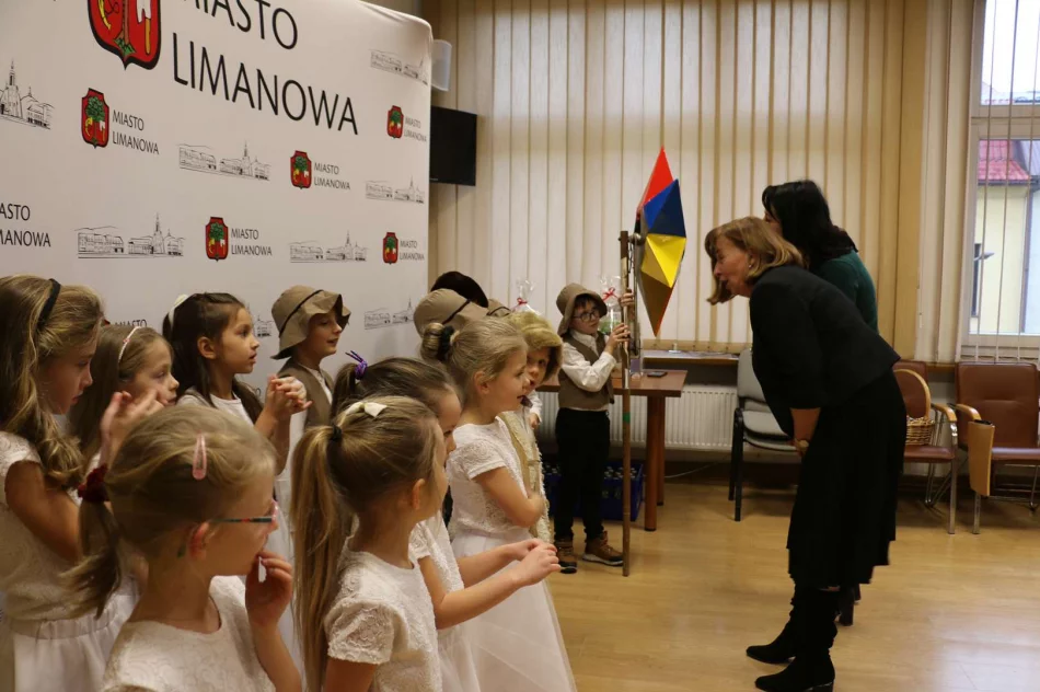 Przedszkolaki kolędowały w Urzędzie Miasta - zdjęcie 4