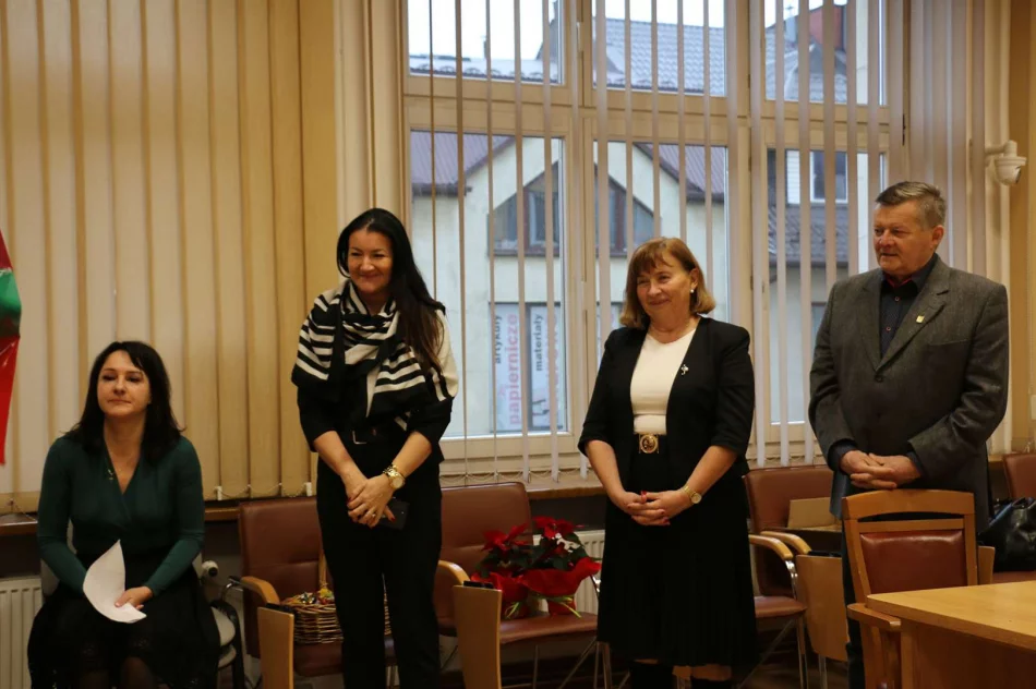 Przedszkolaki kolędowały w Urzędzie Miasta - zdjęcie 9