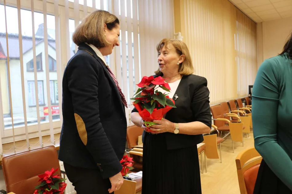 Przedszkolaki kolędowały w Urzędzie Miasta - zdjęcie 10