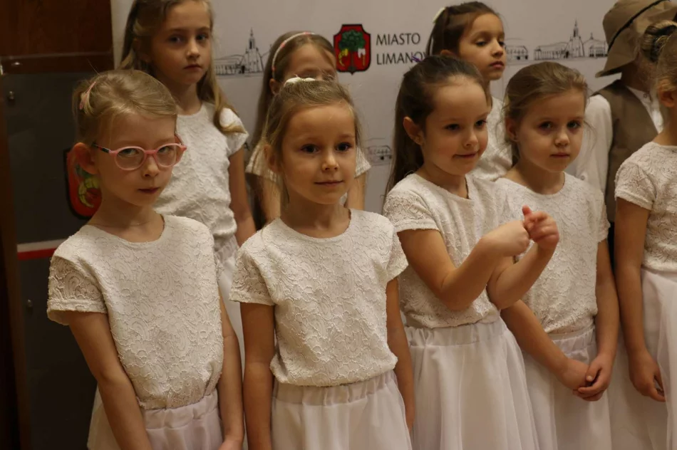 Przedszkolaki kolędowały w Urzędzie Miasta - zdjęcie 20