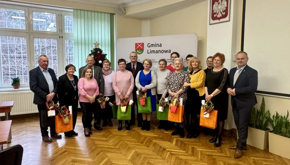 Przedświąteczne spotkanie z emerytowanymi pracownikami urzędu - zdjęcie 1