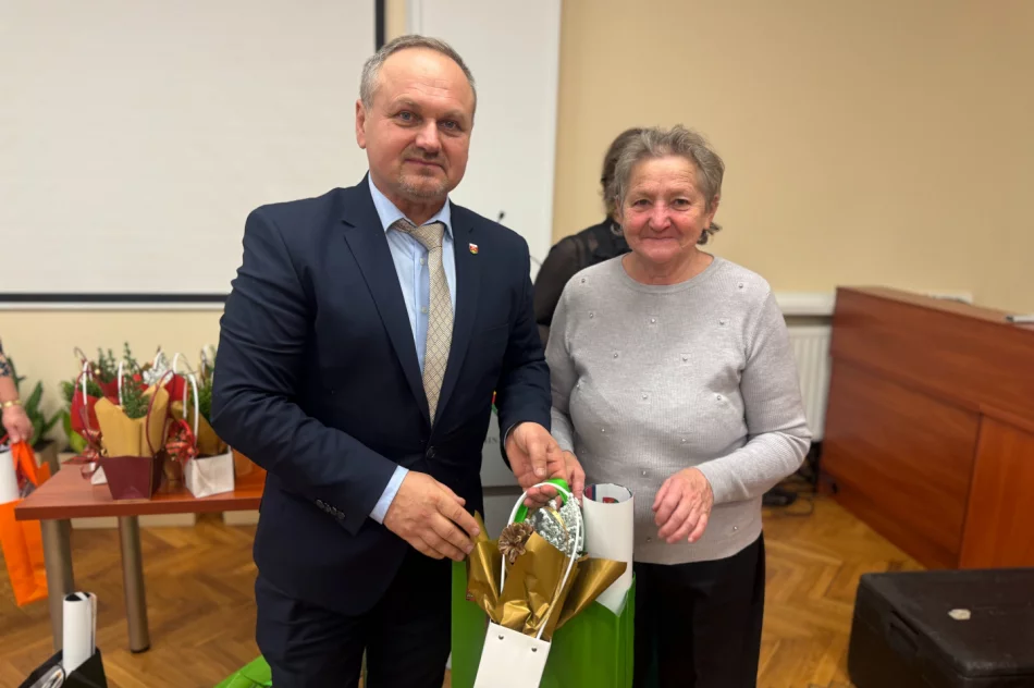 Świąteczne spotkanie z emerytowanymi urzędnikami - zdjęcie 7