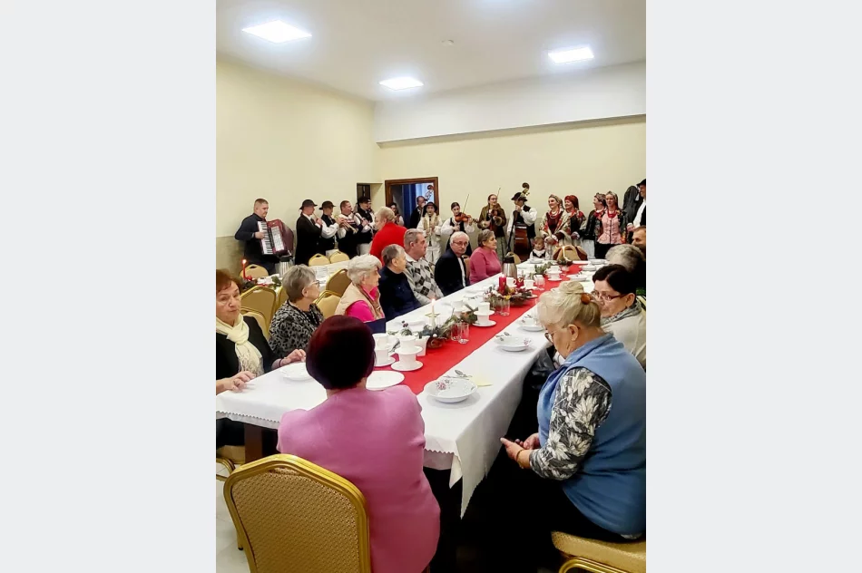 22 grudnia odbyła się Wigilia dla osób starszych i samotnych w parafii w Limanowej-Sowlinach - zdjęcie 9