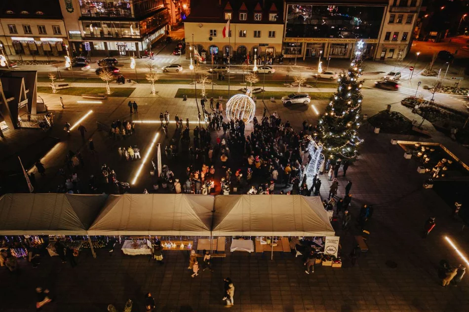 ​Kiermasz Bożonarodzeniowy na limanowskim rynku (ZDJĘCIA) - zdjęcie 2