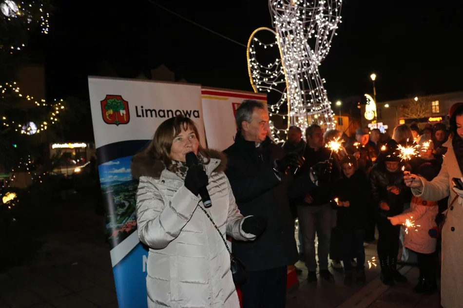 22 grudnia na limanowskim rynku odbył się Kiermasz Bożonarodzeniowy - zdjęcie 3