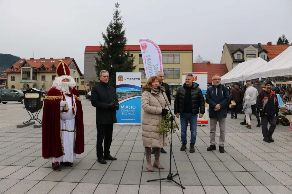 ​Kiermasz Bożonarodzeniowy na limanowskim rynku (ZDJĘCIA) - zdjęcie 4