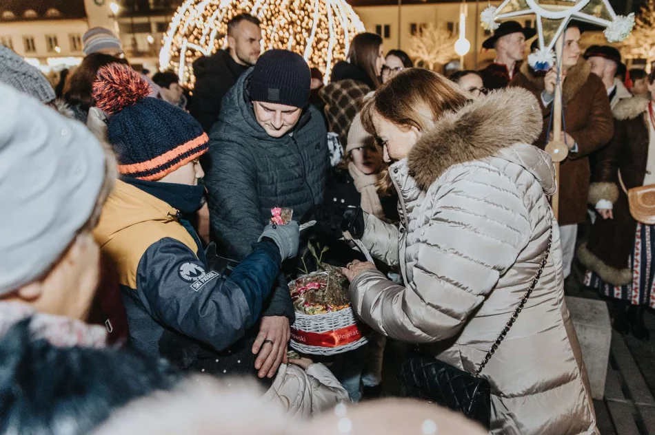 ​Kiermasz Bożonarodzeniowy na limanowskim rynku (ZDJĘCIA) - zdjęcie 6