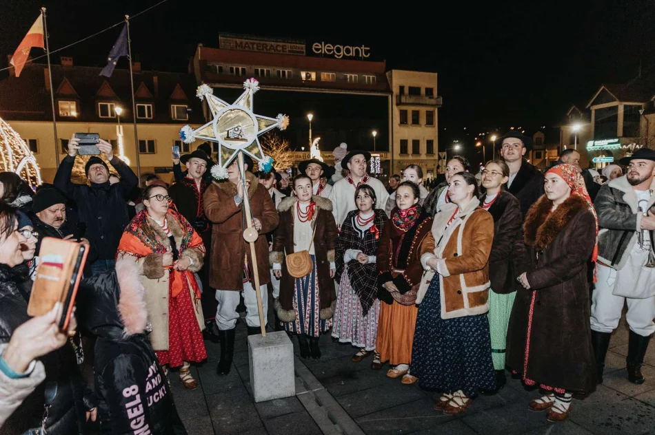 ​Kiermasz Bożonarodzeniowy na limanowskim rynku (ZDJĘCIA) - zdjęcie 11