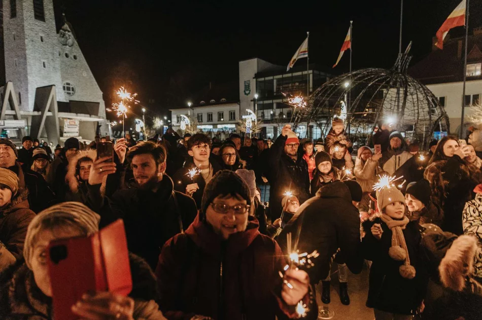 ​Kiermasz Bożonarodzeniowy na limanowskim rynku (ZDJĘCIA) - zdjęcie 12