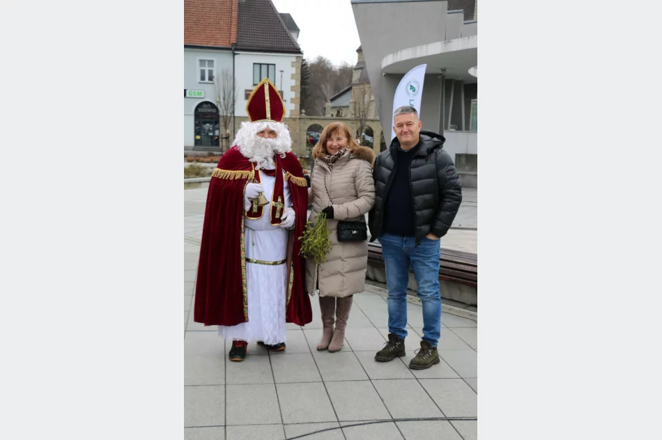 ​Kiermasz Bożonarodzeniowy na limanowskim rynku (ZDJĘCIA) - zdjęcie 13