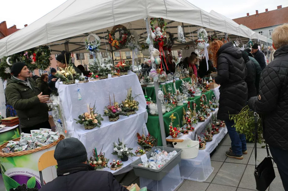 22 grudnia na limanowskim rynku odbył się Kiermasz Bożonarodzeniowy - zdjęcie 20