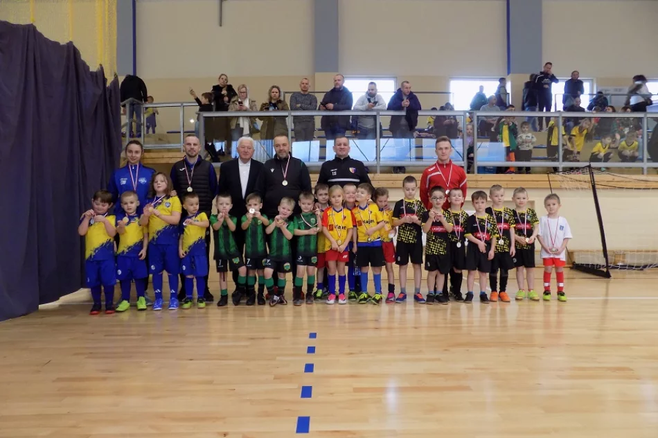Halowe Mistrzostwa Podokręgu: najmłodsi zaprezentowali umiejętności. - zdjęcie 9