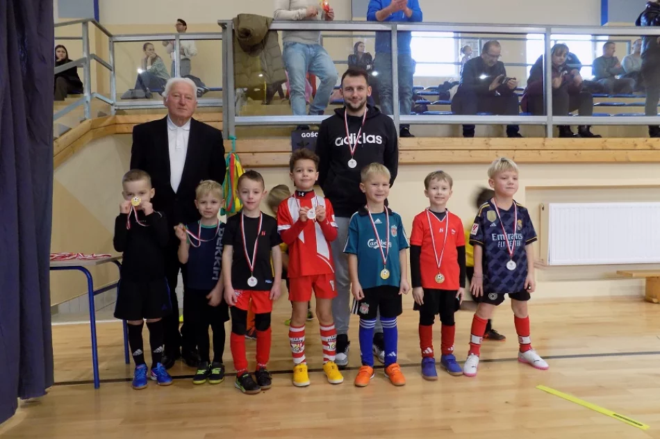 Halowe Mistrzostwa Podokręgu: najmłodsi zaprezentowali umiejętności. - zdjęcie 11