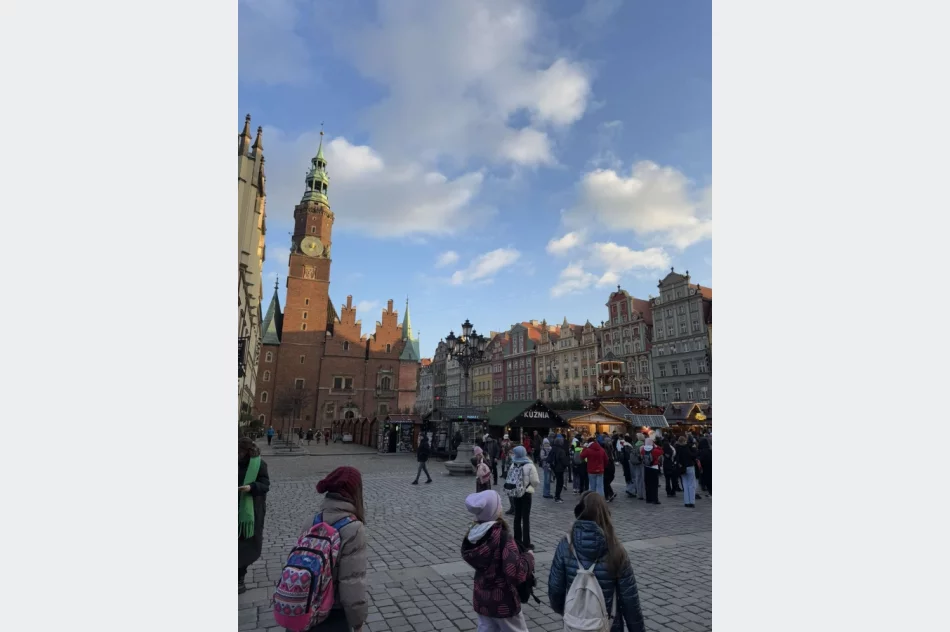 Uczniowie odkrywali Wrocław w ramach „Podróży z klasą” - zdjęcie 9