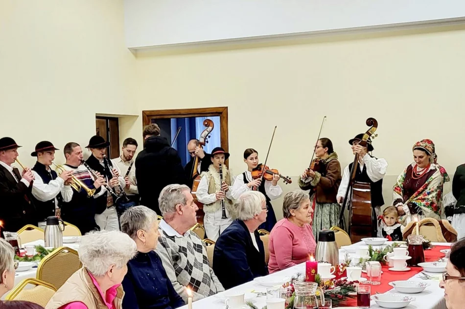 ​Wigilia dla osób starszych i samotnych w Limanowej-Sowlinach - zdjęcie 4