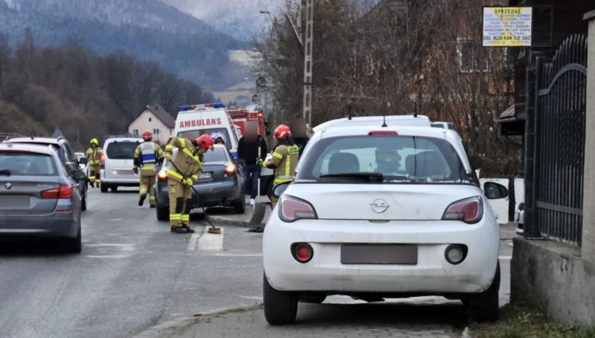 Kolizja na ul. Kolbego/fot.: OSP Mszana Dolna