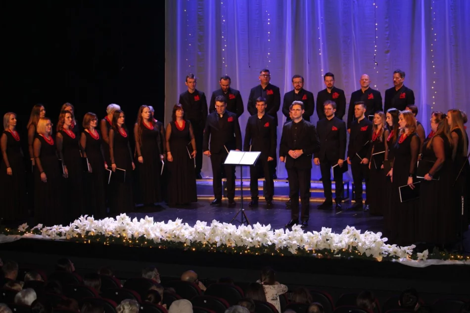 „Przedziwna NOWINA”- w LDK odbył się koncert kolęd i pastorałek - zdjęcie 6