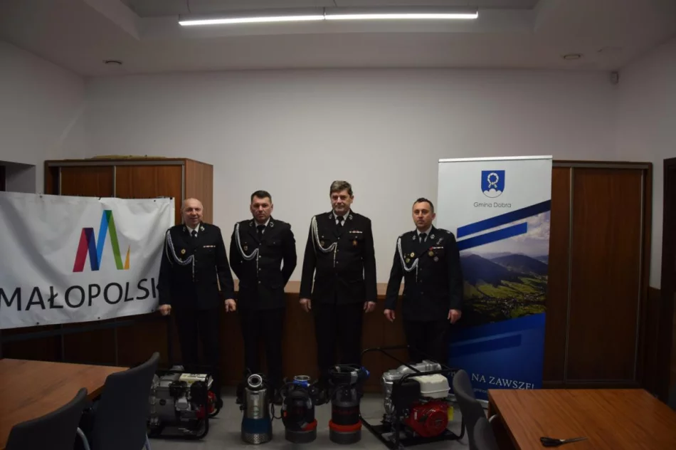 Przekazanie pomp strażackich dla jednostek OSP  - zdjęcie 2