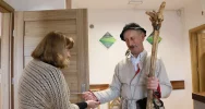 Kolędnicy z Zespołu Regionalnego „Starowiejski Hyr” w Urzędzie Miasta Limanowa - zdjęcie 4