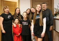 Cheerleaderki z zespołu STARS CHEER z wizytą u Burmistrz Miasta Limanowa - zdjęcie główne