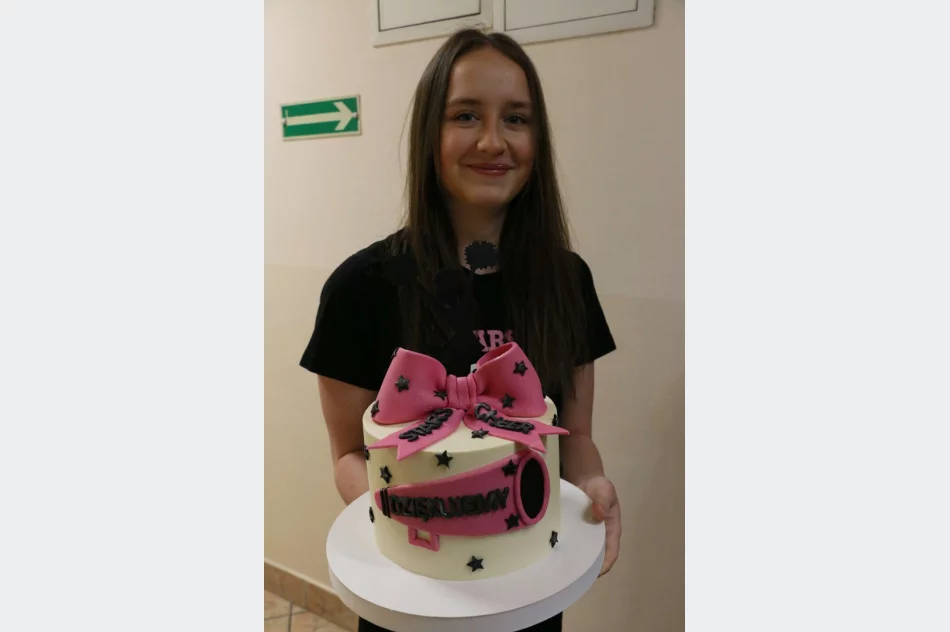 Cheerleaderki z zespołu STARS CHEER z wizytą u Burmistrz Miasta Limanowa - zdjęcie 4