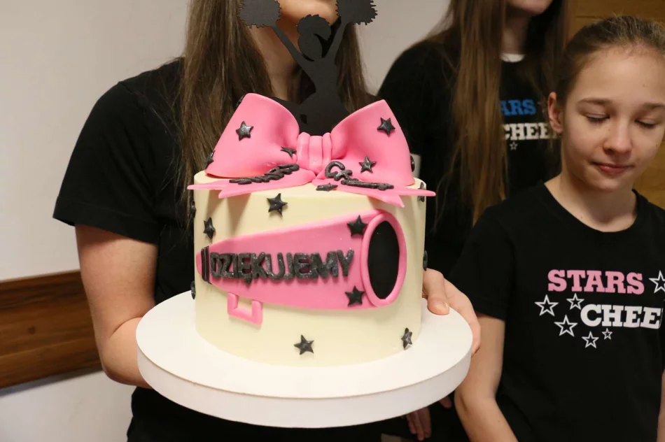 Cheerleaderki z zespołu STARS CHEER z wizytą u Burmistrz Miasta Limanowa - zdjęcie 7