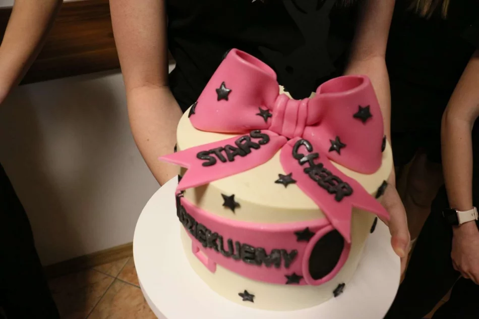 Cheerleaderki z zespołu STARS CHEER z wizytą u Burmistrz Miasta Limanowa - zdjęcie 8