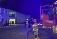 Silny wiatr porwał przystanek - zdjęcie główne