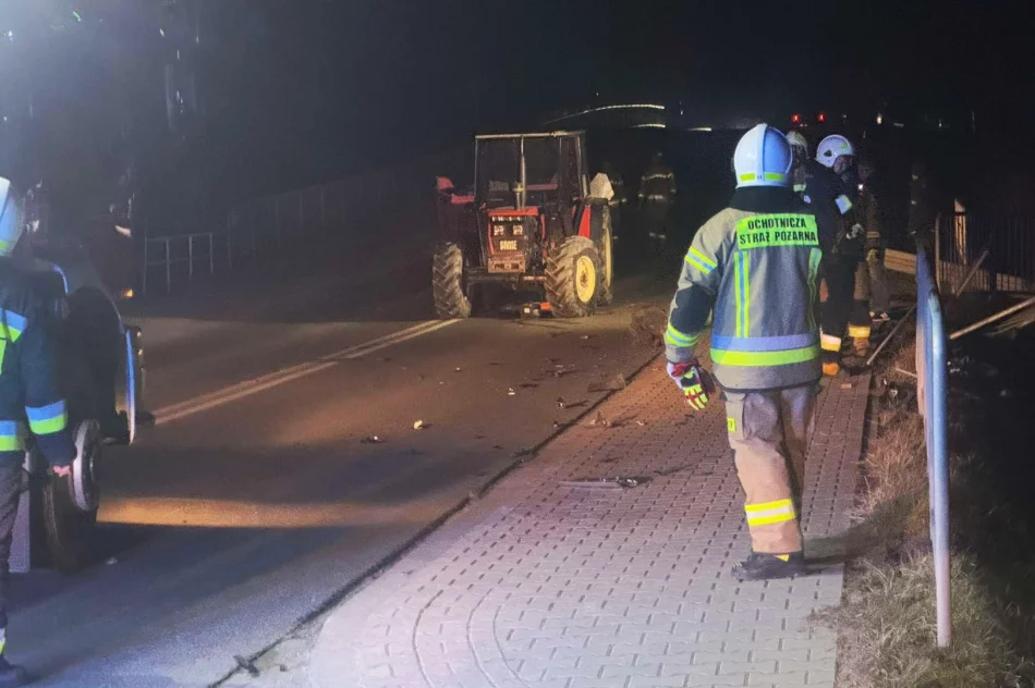 Zderzenie auta z ciągnikiem na DK 28 w Dobrej - zdjęcie 2