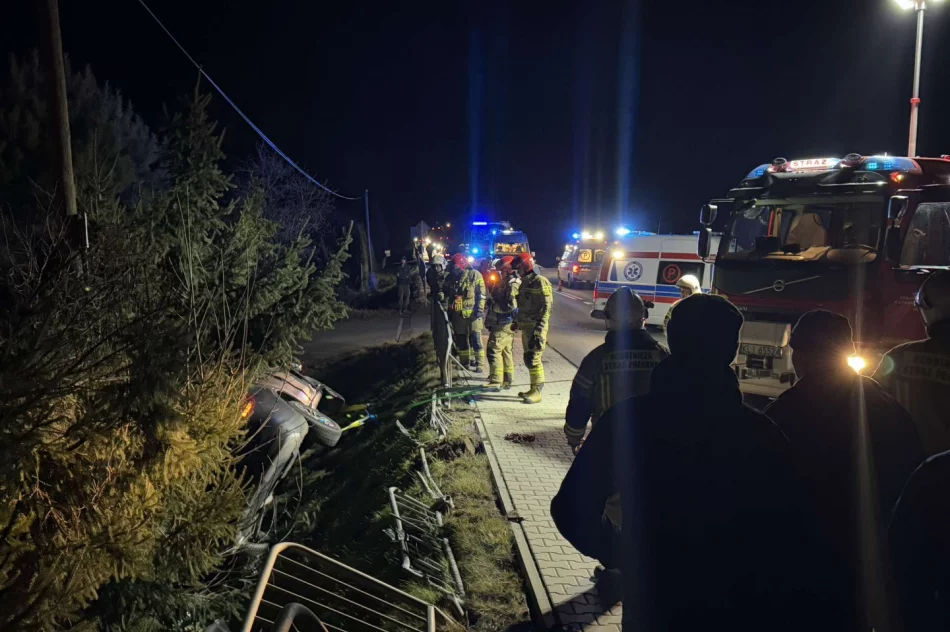 Zderzenie auta z ciągnikiem na DK 28 w Dobrej - zdjęcie 7